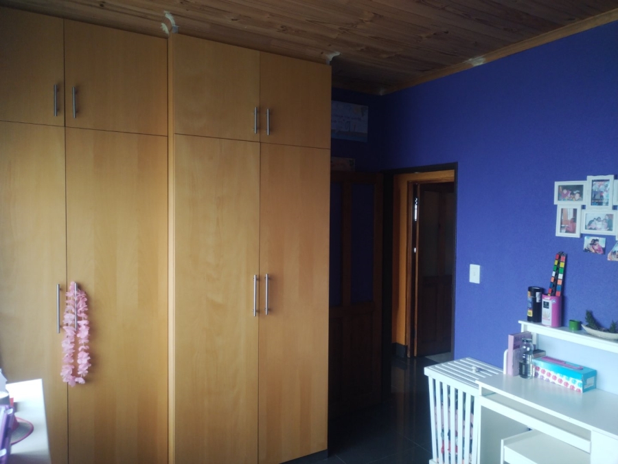 7 Bedroom Property for Sale in Brackenfell Central Western Cape